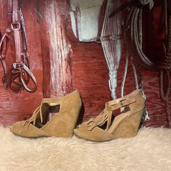 Free with purchase!!! Enzo Angiolini suede wedge fringe shoes - Picture 4 of 11
